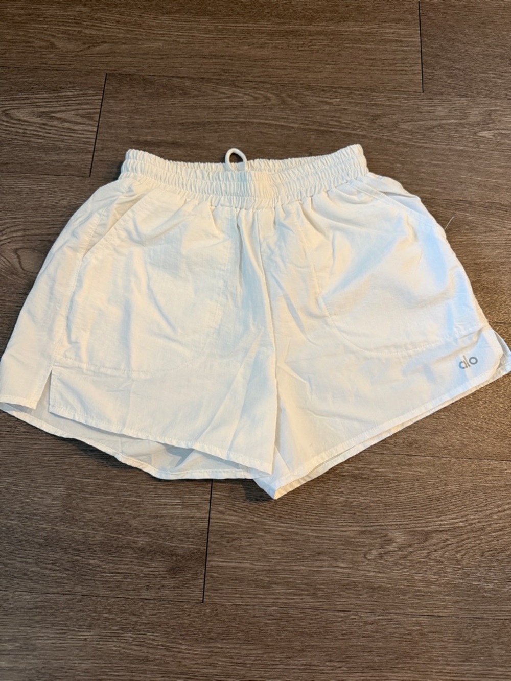 ALO Yoga White Elastic-Waist Athletic Shorts